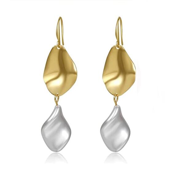 Pearl and Gold Drop Earrings - Picture 1 of 1